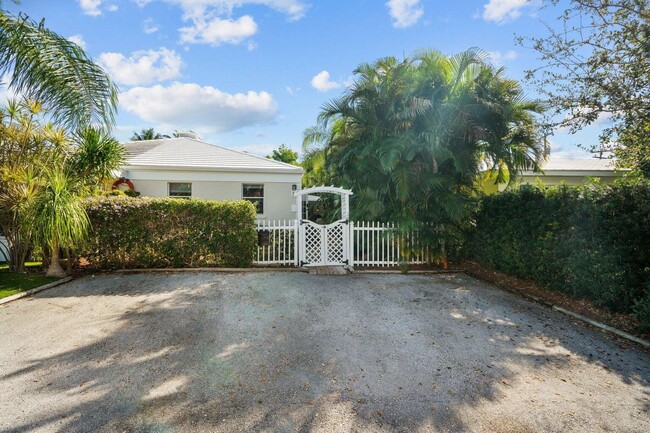 137 Mac Farlane Dr in Delray Beach, FL - Building Photo - Building Photo