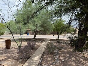 2310 E Helen St in Tucson, AZ - Building Photo - Building Photo
