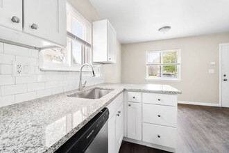 422 Farmington Rd in Westland, MI - Building Photo - Building Photo