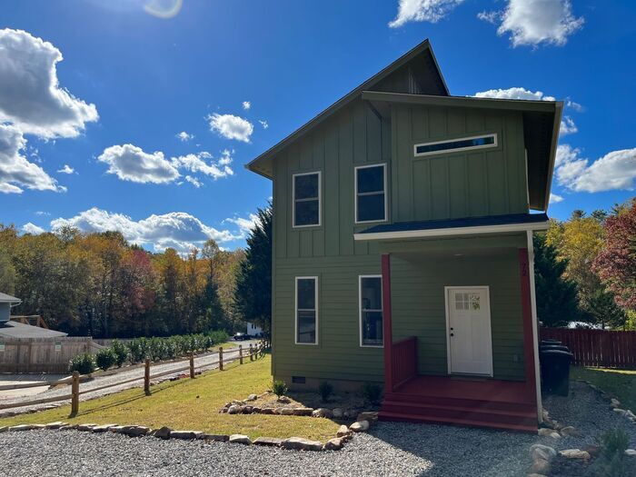 72 Pearl St in Black Mountain, NC - Building Photo