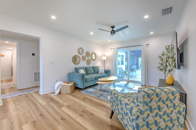 4801 Wishart Blvd in Tampa, FL - Building Photo - Building Photo
