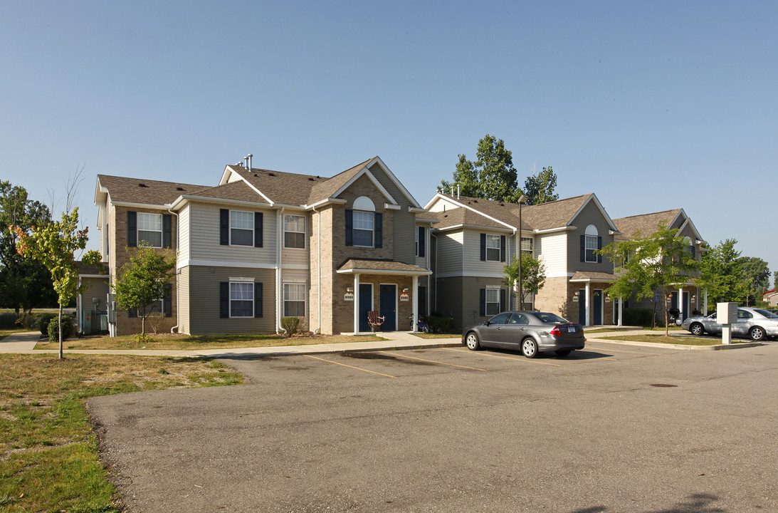 Oaks of Ypsilanti in Ypsilanti, MI - Building Photo