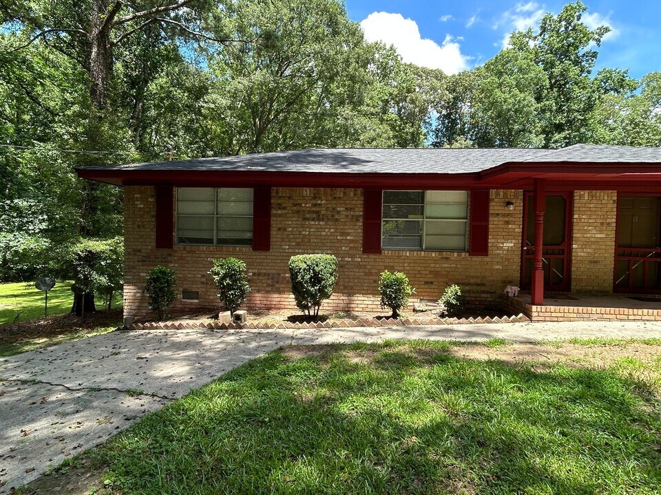 6694 Maxwell Dr in Lithia Springs, GA - Building Photo