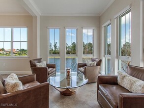 6561 Dominica Dr in Naples, FL - Foto de edificio - Building Photo