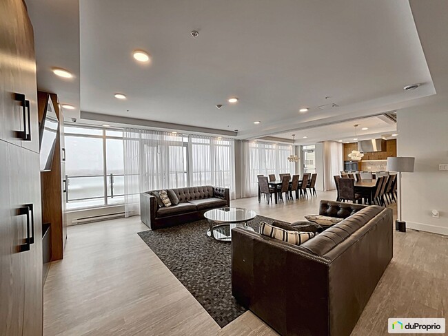 9185 Rue Lennon in Brossard, QC - Building Photo - Building Photo