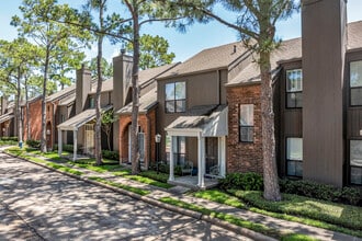 Woodway Pines Townhomes Condo in Houston, TX - Building Photo - Building Photo