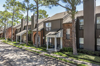 Woodway Pines Townhomes Condo in Houston, TX - Foto de edificio - Building Photo