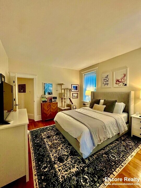 66 Marshal St, Unit 6 in Brookline, MA - Building Photo