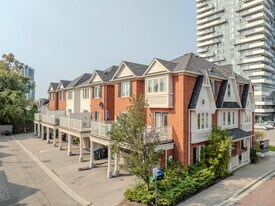 50 Hillcrest Av in Brampton, ON - Building Photo