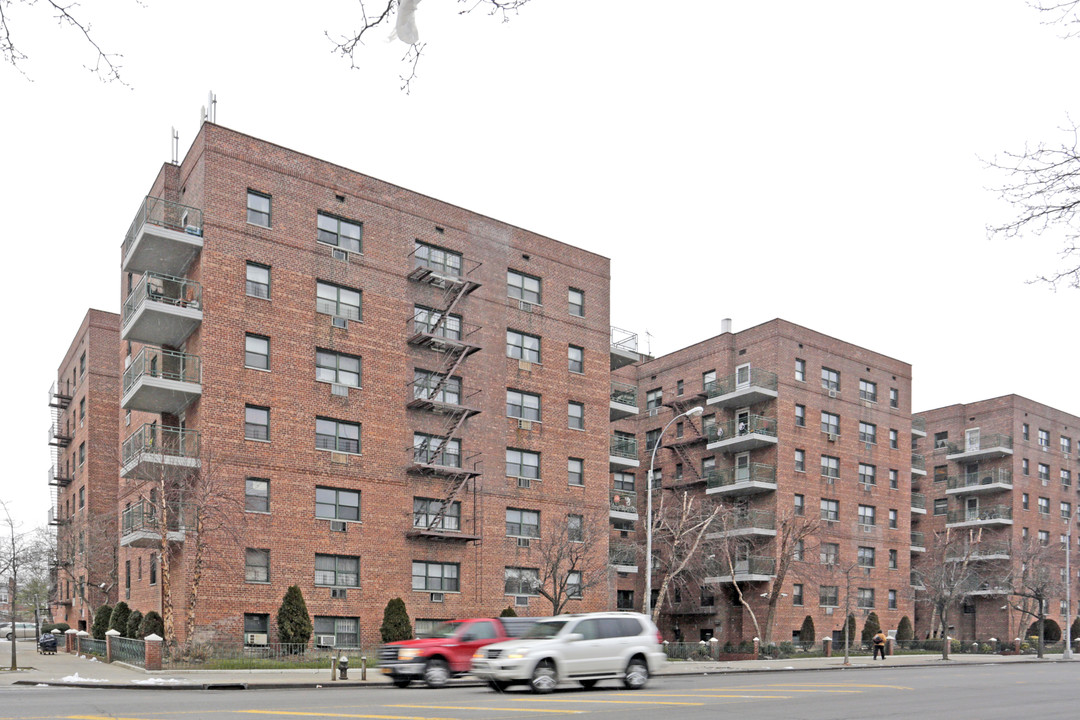 149-45 Northern Blvd in Flushing, NY - Building Photo