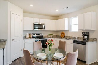 684 Savanac St SE in Bolivia, NC - Foto de edificio - Building Photo