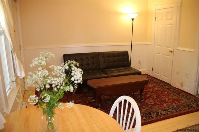 134 Woodlawn Ave in Saratoga Springs, NY - Building Photo - Building Photo