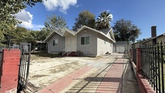 1661 N Mountain View Ave in San Bernardino, CA - Building Photo