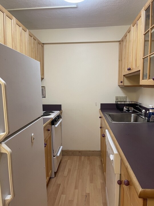 4 Trowbridge Pl, Unit 4A in Cambridge, MA - Building Photo