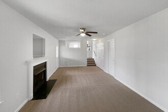6017 Woodspring Dr in Hope Mills, NC - Building Photo - Building Photo