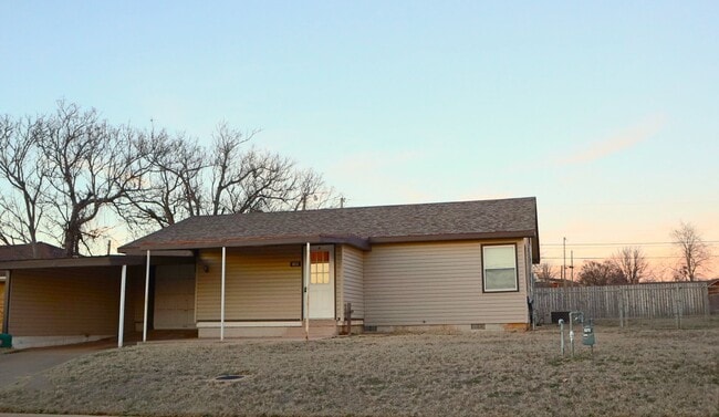 403 E Arlington Ave in Weatherford, OK - Building Photo - Building Photo