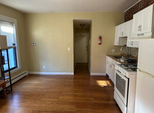 149 Meridian St, Unit 147-4 in Boston, MA - Building Photo - Building Photo