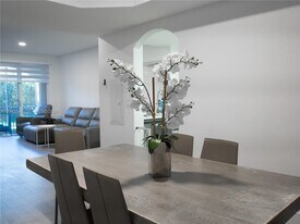 6670 NW 114th Ave in Doral, FL - Building Photo