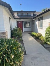 5444 W Sunnyside Ct in Visalia, CA - Building Photo - Building Photo