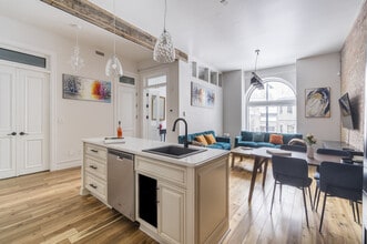 3975 R. Saint-Denis, Unit SI ID1061562P in Montréal, QC - Building Photo - Building Photo