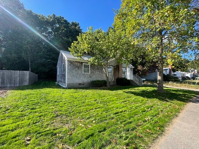 48 Bornwood Dr in Norwood, MA - Foto de edificio - Building Photo