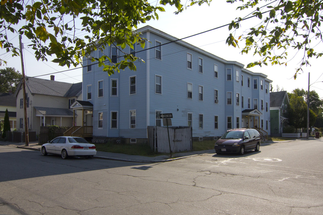 83 Lilley Ave in Lowell, MA - Building Photo