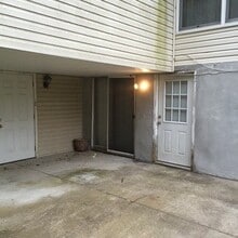 15 Maple Ave, Unit Apartment in Stony Brook, NY - Foto de edificio - Building Photo