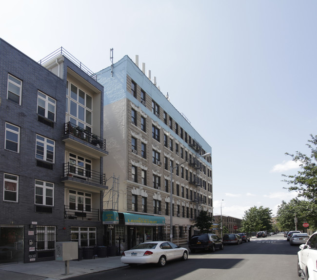 400 Lorimer St in Brooklyn, NY - Building Photo - Building Photo