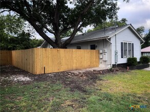 420 Willow Ave in New Braunfels, TX - Building Photo - Building Photo