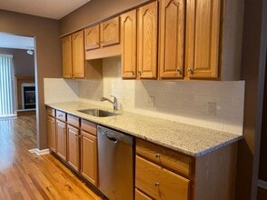 100 Midlake Cir in East Syracuse, NY - Building Photo - Building Photo