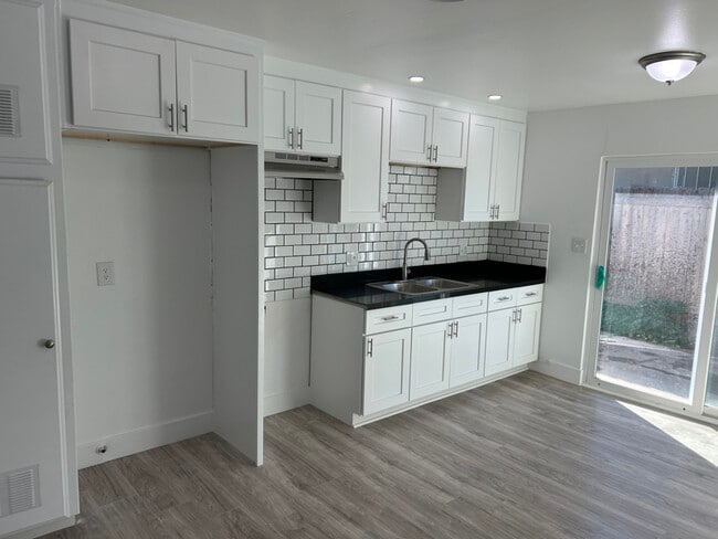 924 Day Ave in Bakersfield, CA - Building Photo - Building Photo