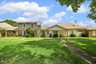 6407 S Briar Bayou Dr in Houston, TX - Building Photo