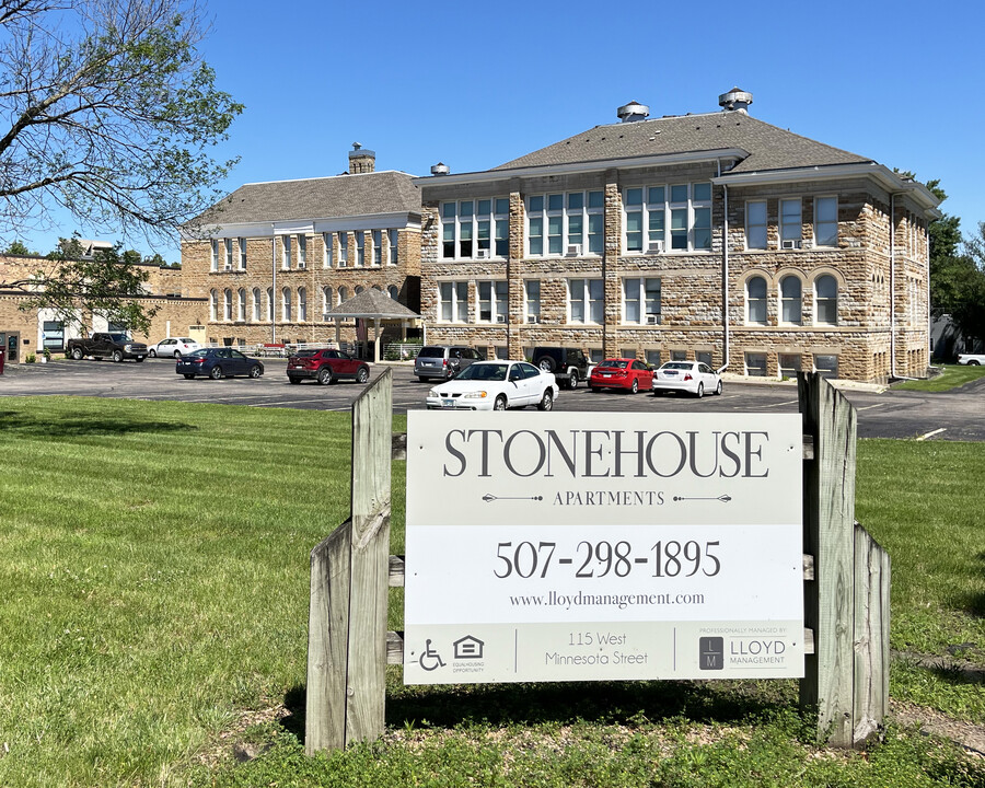 Stonehouse Apartments in Cannon Falls, MN - Foto de edificio