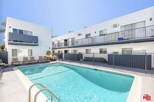 1261 Laurel Ave in West Hollywood, CA - Building Photo