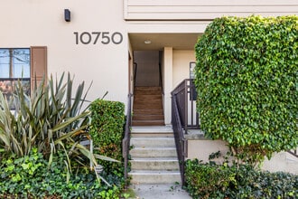 Luxe West in West Los Angeles, CA - Foto de edificio - Building Photo
