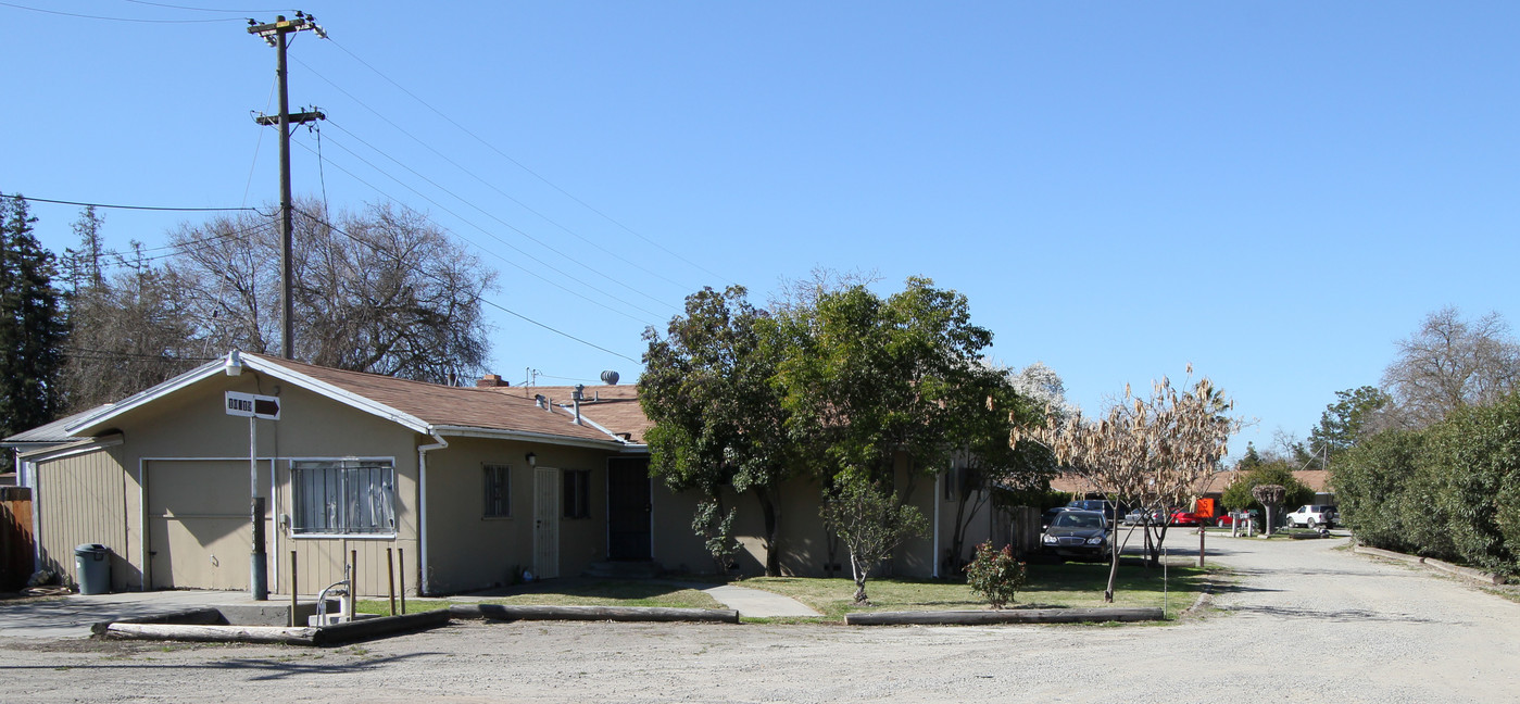 10319 N State Route 99 Hwy in Stockton, CA - Building Photo