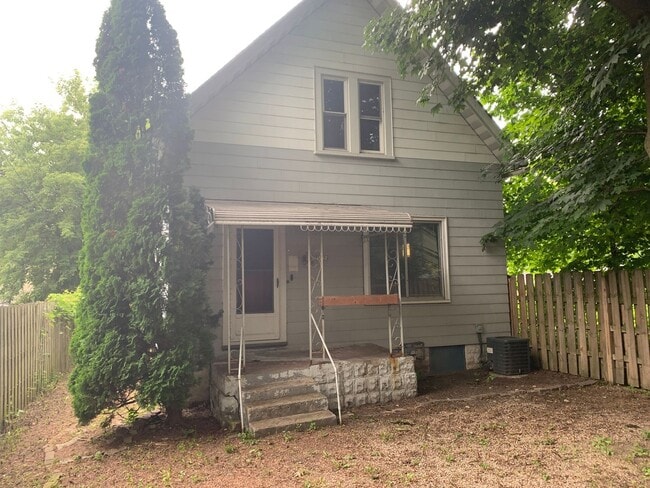 552A E Linus St in Milwaukee, WI - Building Photo - Building Photo