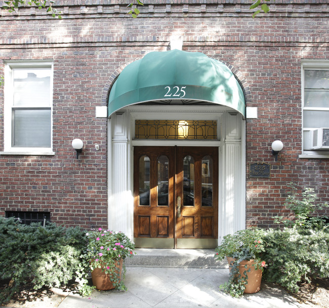 225 Park Pl in Brooklyn, NY - Foto de edificio - Building Photo