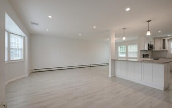 3 Dartmouth Dr in Glen Cove, NY - Building Photo - Building Photo