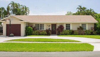 556 NW 15th Ct in Boca Raton, FL - Building Photo