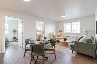 Black Feather Apartments in Idaho Falls, ID - Building Photo