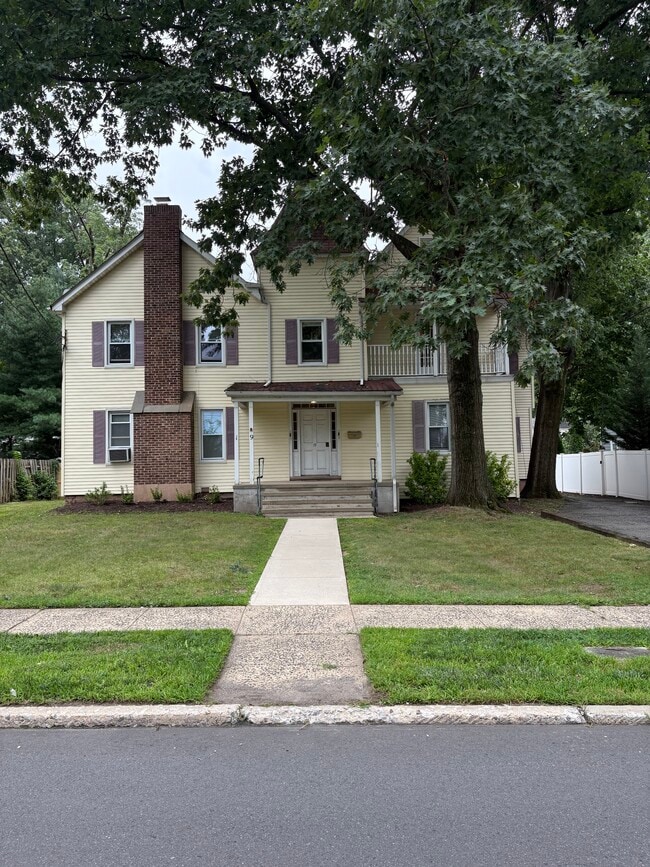 19 Essex Ave, Unit 4