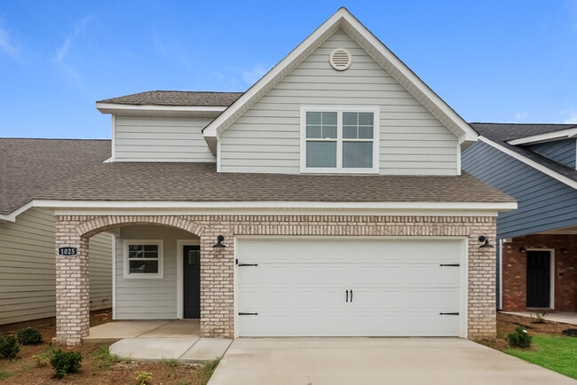 property at 1025 Highgrove Hts NW