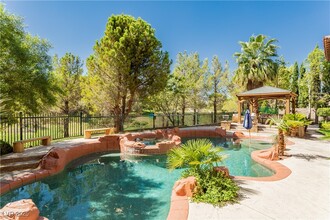 12097 Oakland Hills Dr in Las Vegas, NV - Building Photo - Building Photo