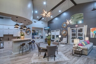 Vantage at Helotes in San Antonio, TX - Building Photo