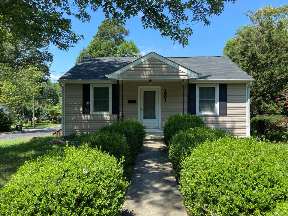 1001 Grayland St in Greensboro, NC - Building Photo