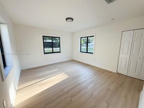 61 NE 87th St in El Portal, FL - Building Photo - Building Photo