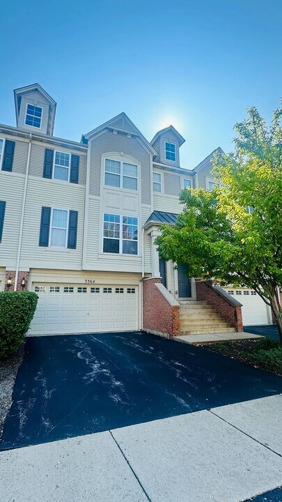 3364 Kentshire Cir in Aurora, IL - Building Photo