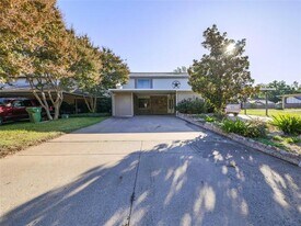 2113 Fleur De Lis Ct in Arlington, TX - Building Photo