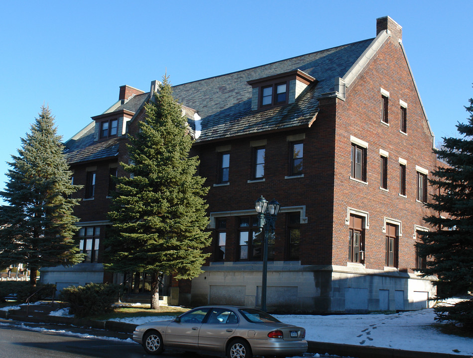 118 N Main St in Gloversville, NY - Building Photo